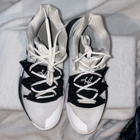 Nike Kyrie 5 ‘Oreo’ TB
Men’s 7.5
Women’s 9 - Picture 4 of 6